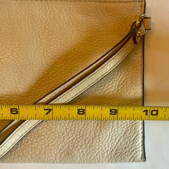 Micheal Kors pebbled leather wristlet - Picture 5 of 6